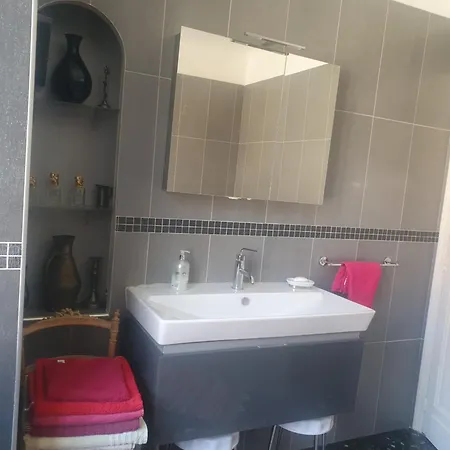 Bed & Breakfast La Romantique Paris