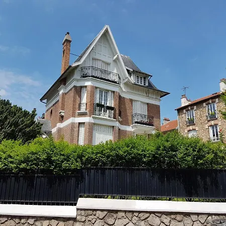 فندق مبيت وإفطار La Romantique باريس